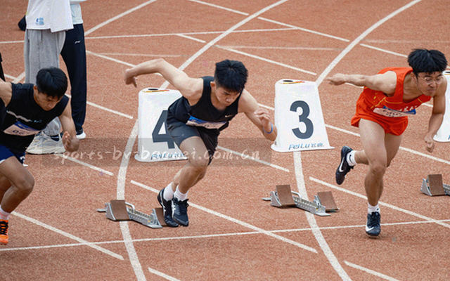 近五年球员得分折线图，使用电光青线条在深蓝面板上展示